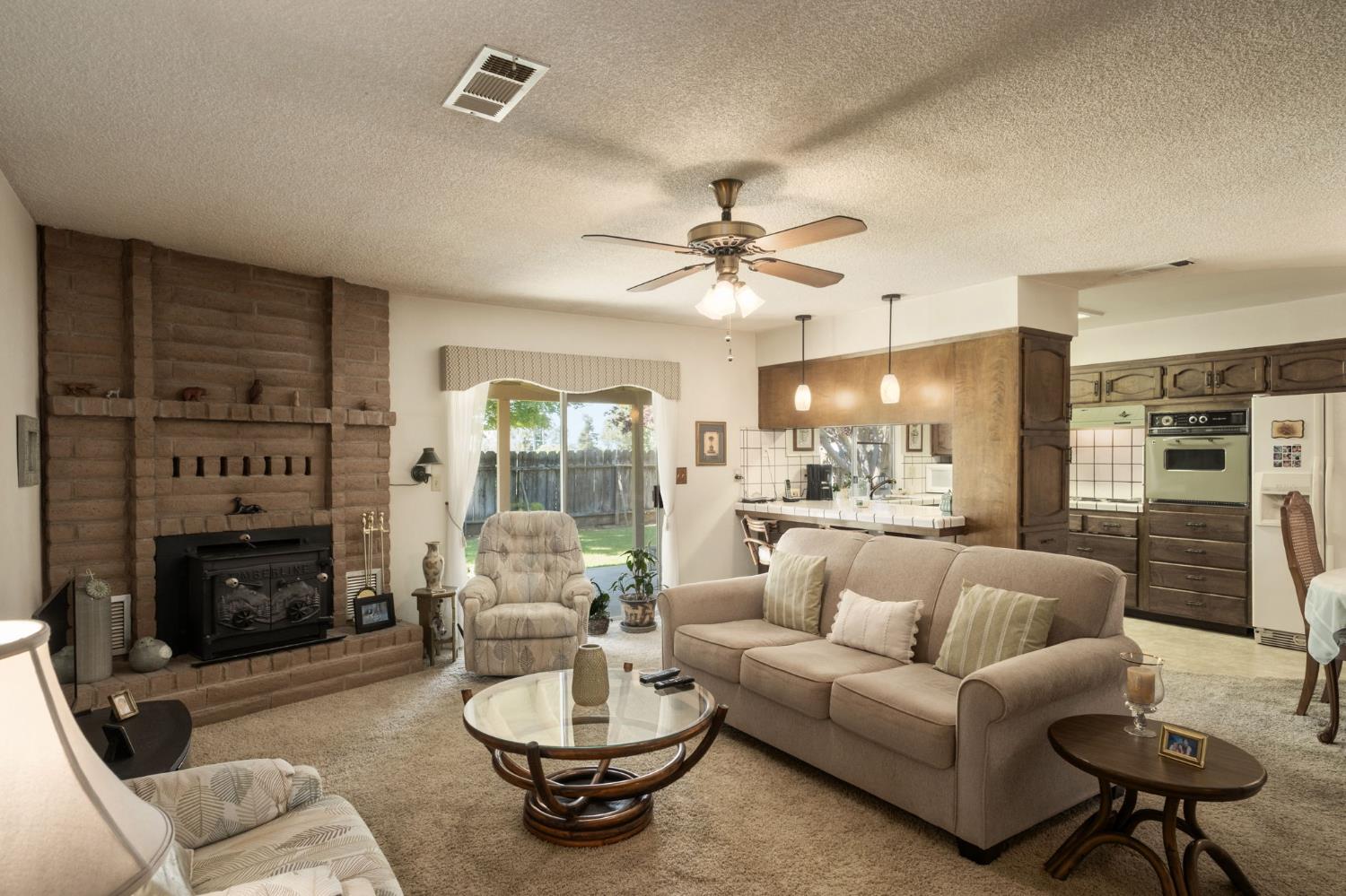 25526 Whitworth Dr N, Madera, CA 93638