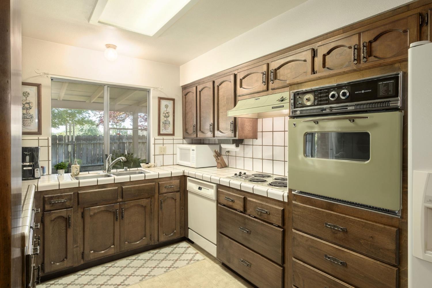 25526 Whitworth Dr N, Madera, CA 93638