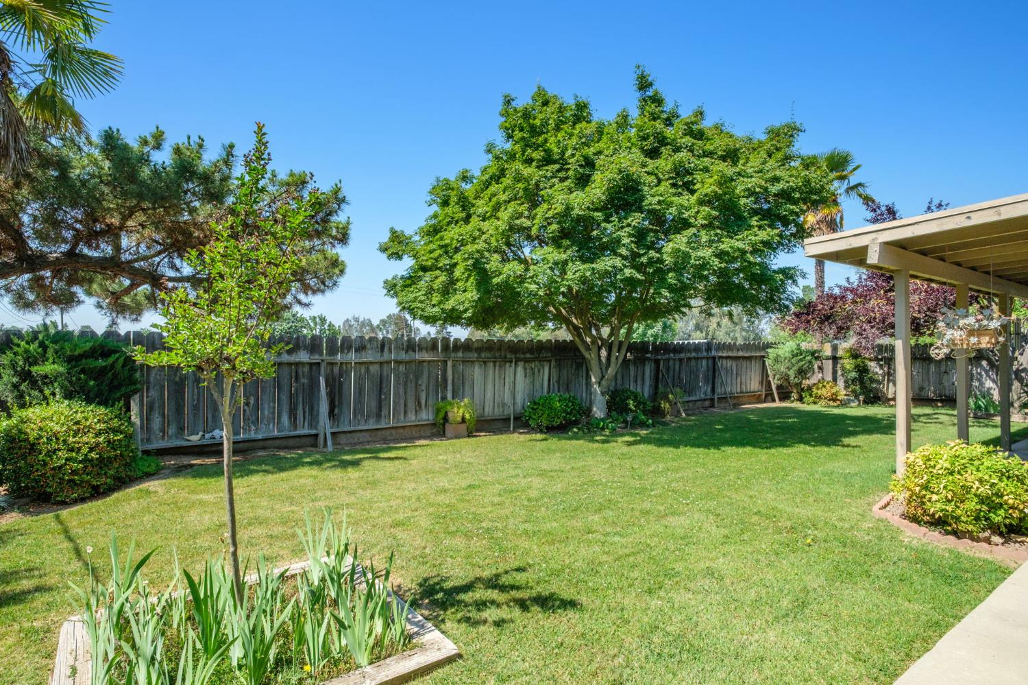 25526 Whitworth Dr N, Madera, CA 93638
