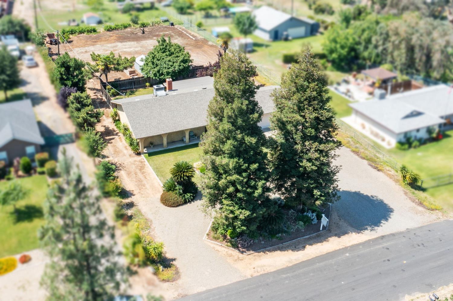25526 Whitworth Dr N, Madera, CA 93638