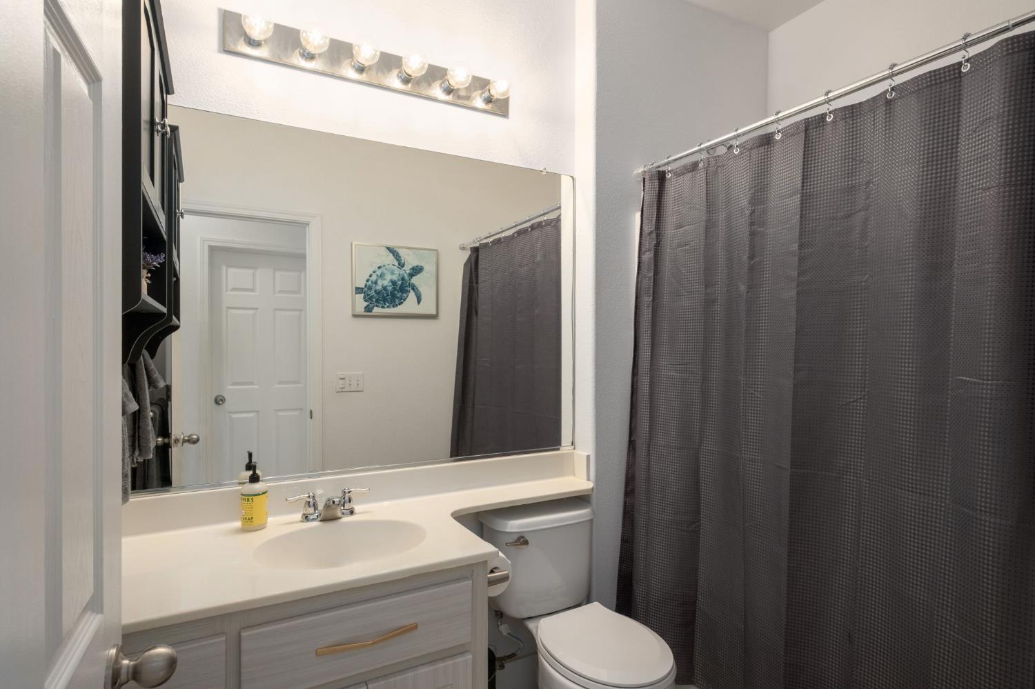 4680 Javier Way, Fresno, CA 93722