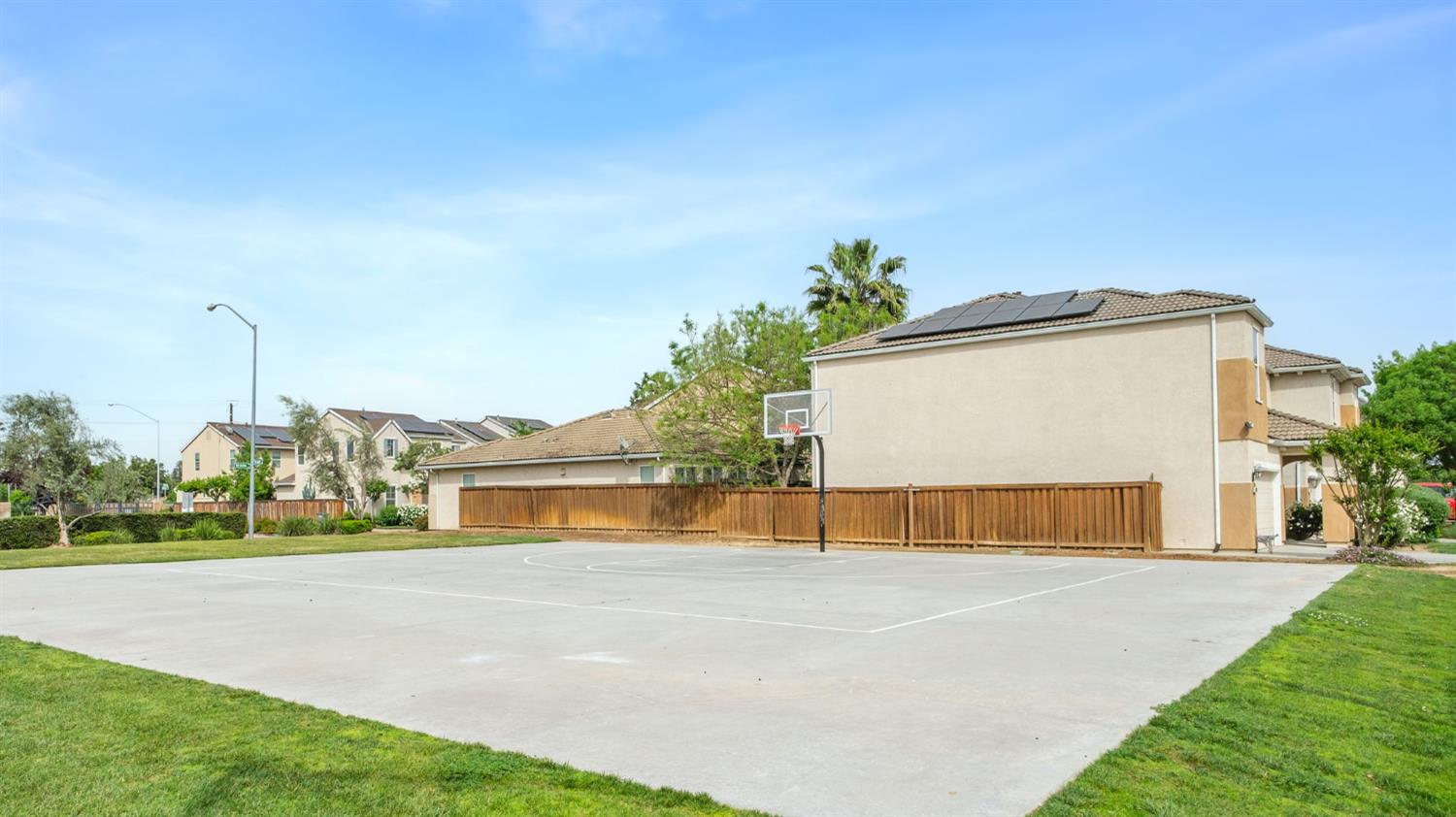 4680 Javier Way, Fresno, CA 93722