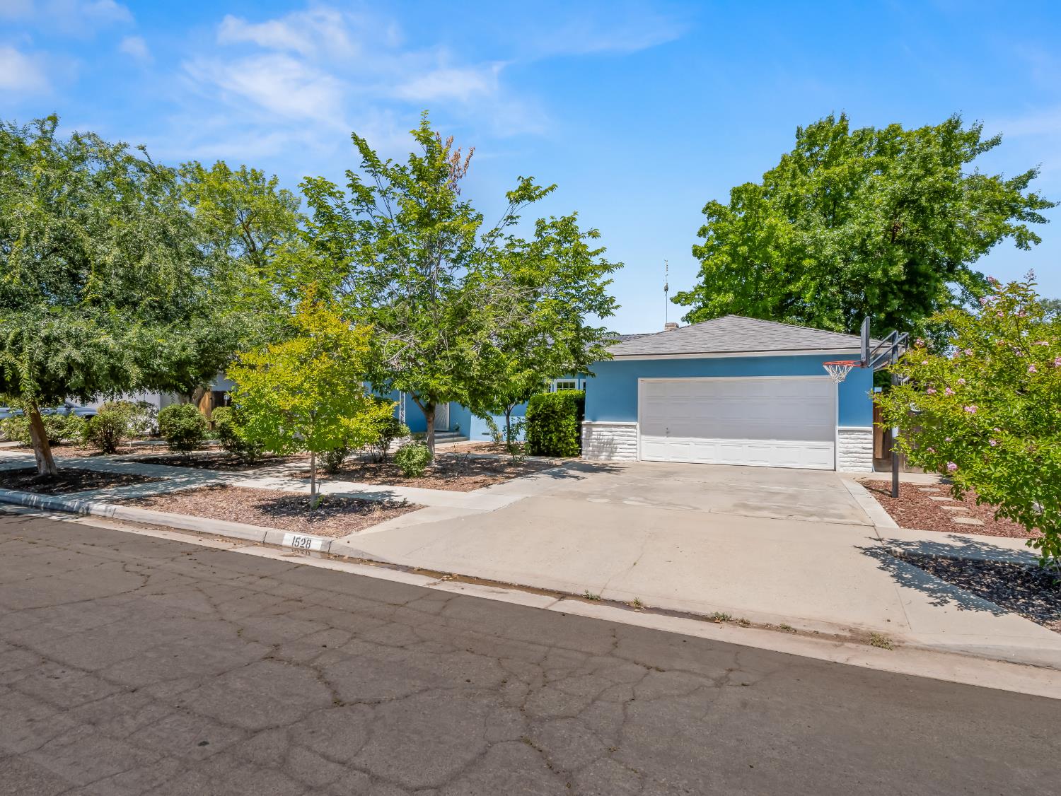 1528 E Escalon Ave, Fresno, CA 93710