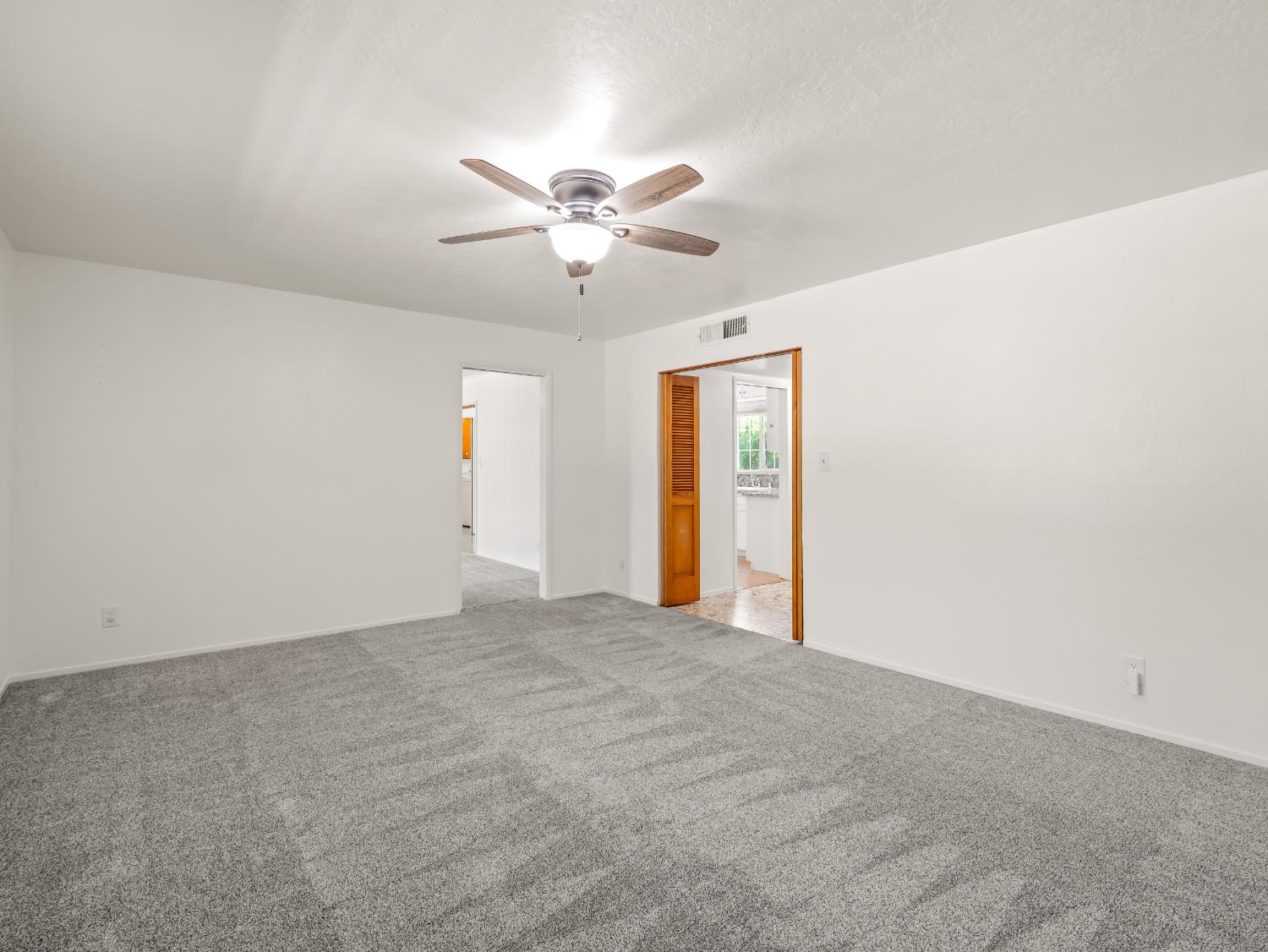 1528 E Escalon Ave, Fresno, CA 93710