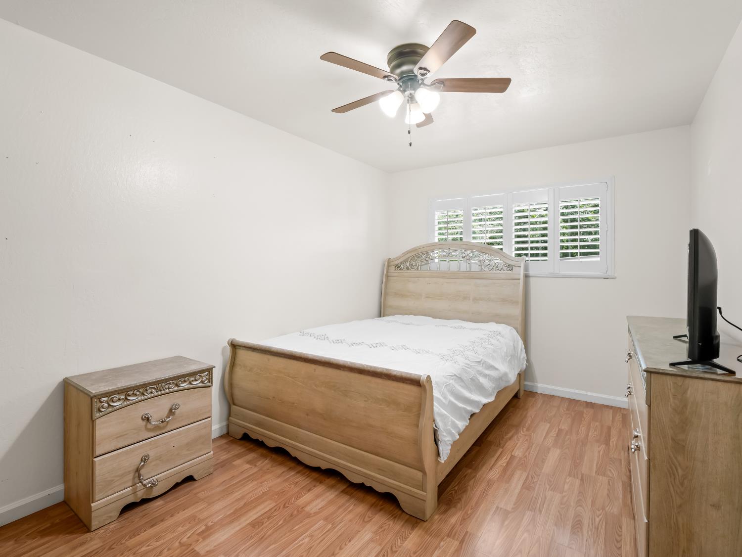 1528 E Escalon Ave, Fresno, CA 93710