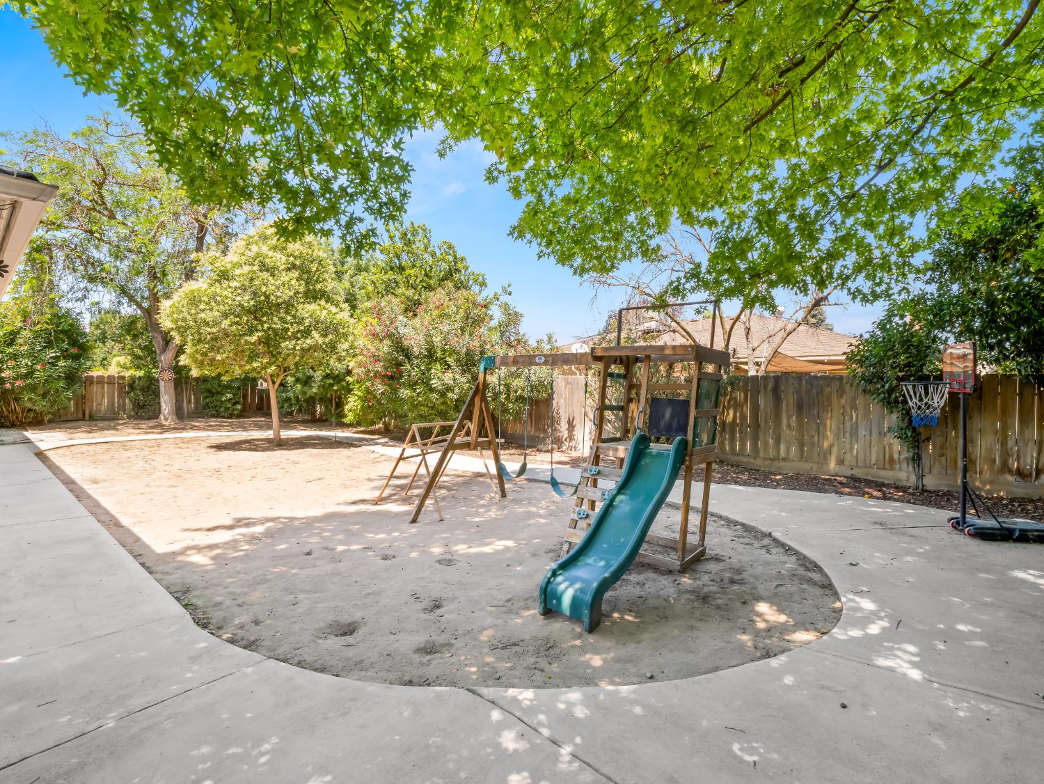 1528 E Escalon Ave, Fresno, CA 93710