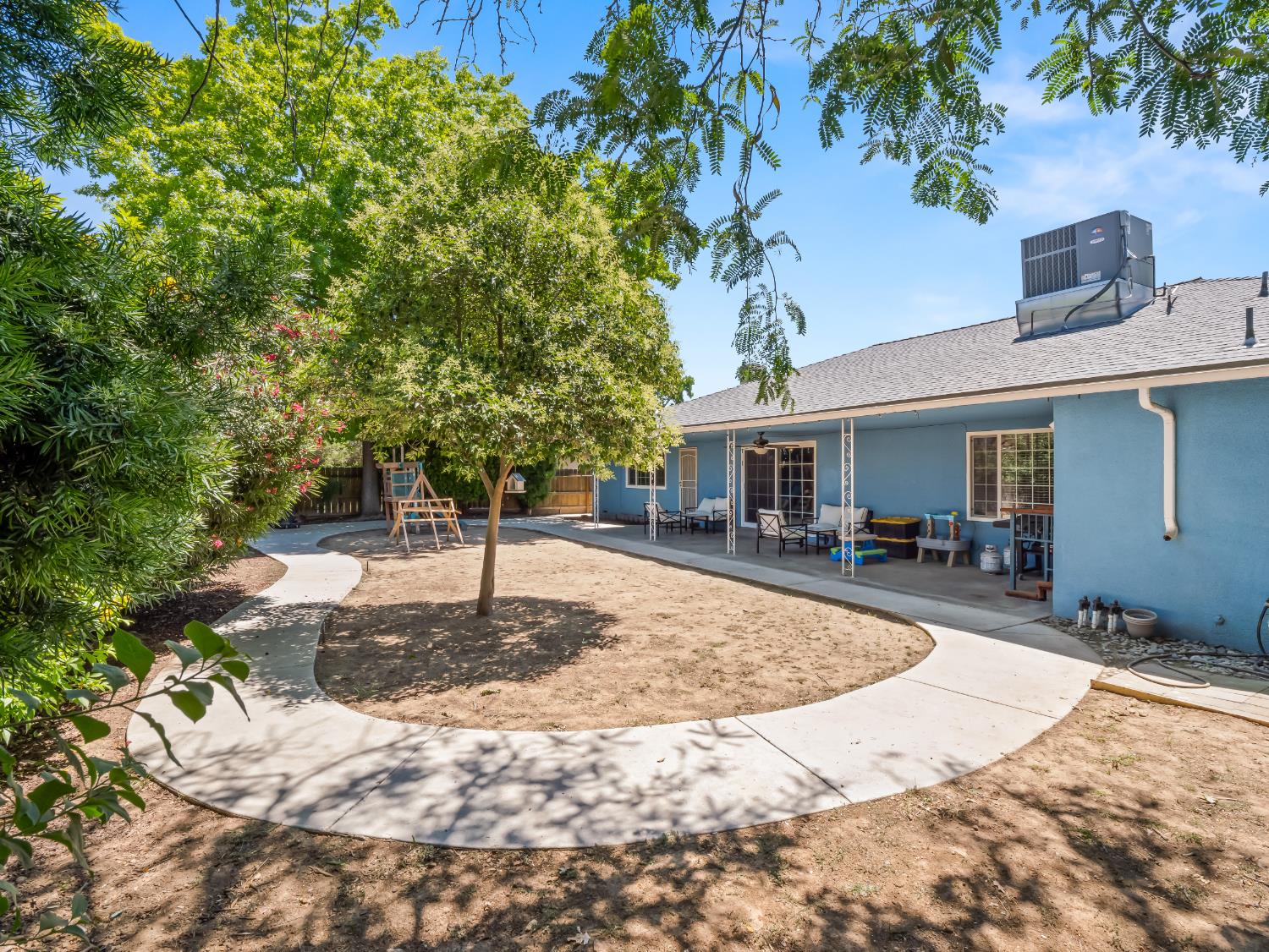 1528 E Escalon Ave, Fresno, CA 93710