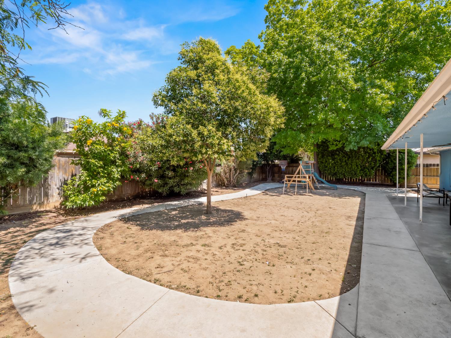 1528 E Escalon Ave, Fresno, CA 93710