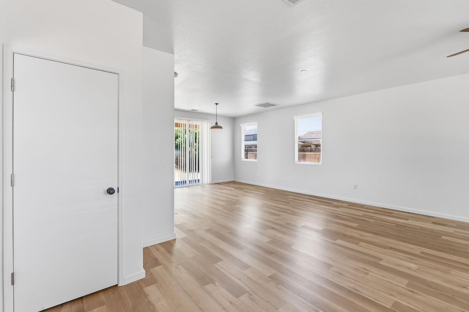 1443 Sidonia St, Hanford, CA 93230