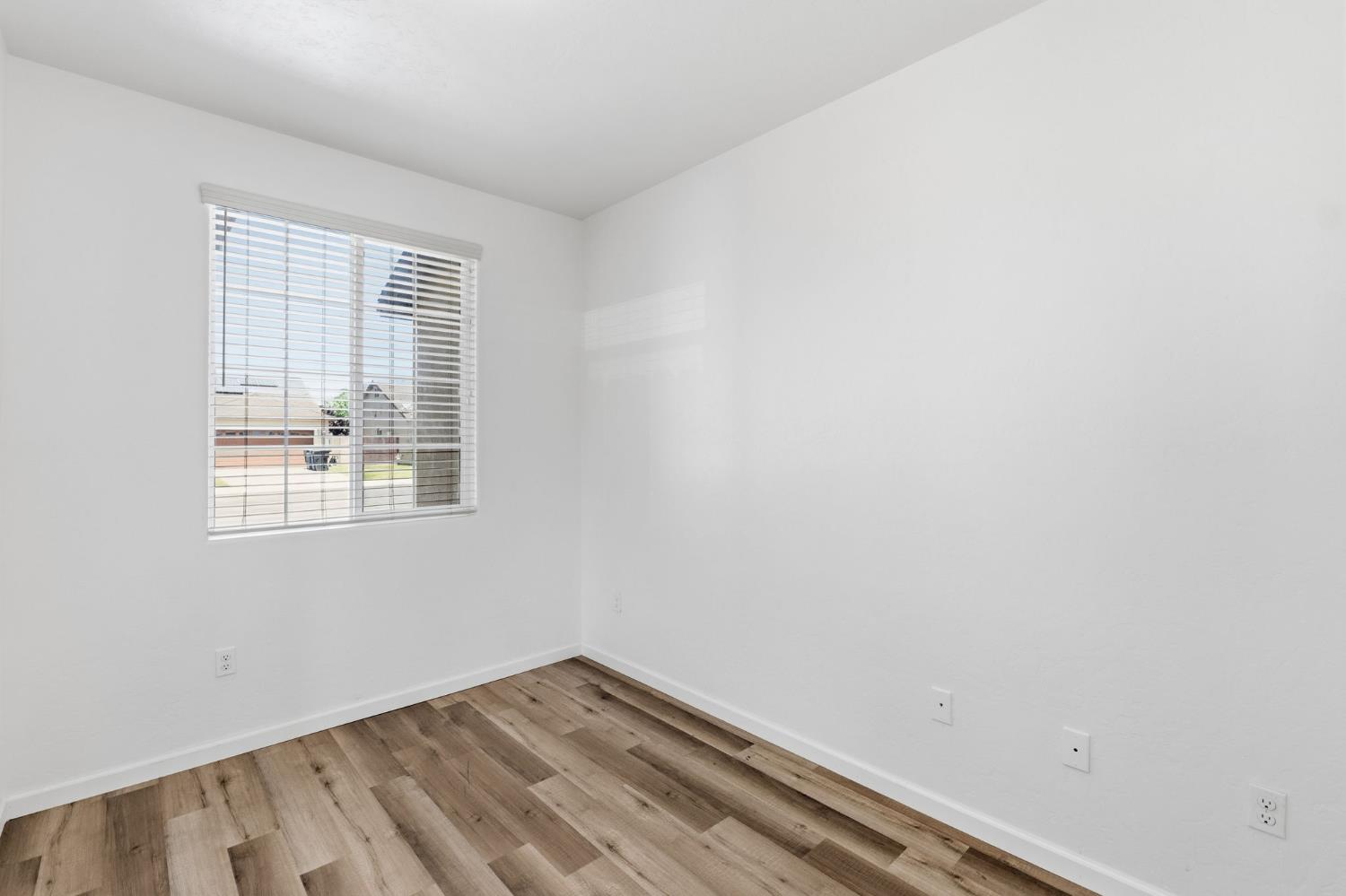 1443 Sidonia St, Hanford, CA 93230