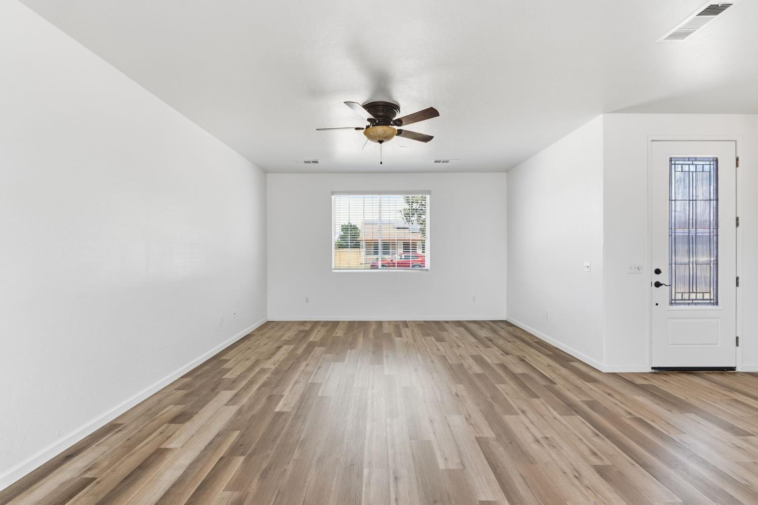 1443 Sidonia St, Hanford, CA 93230
