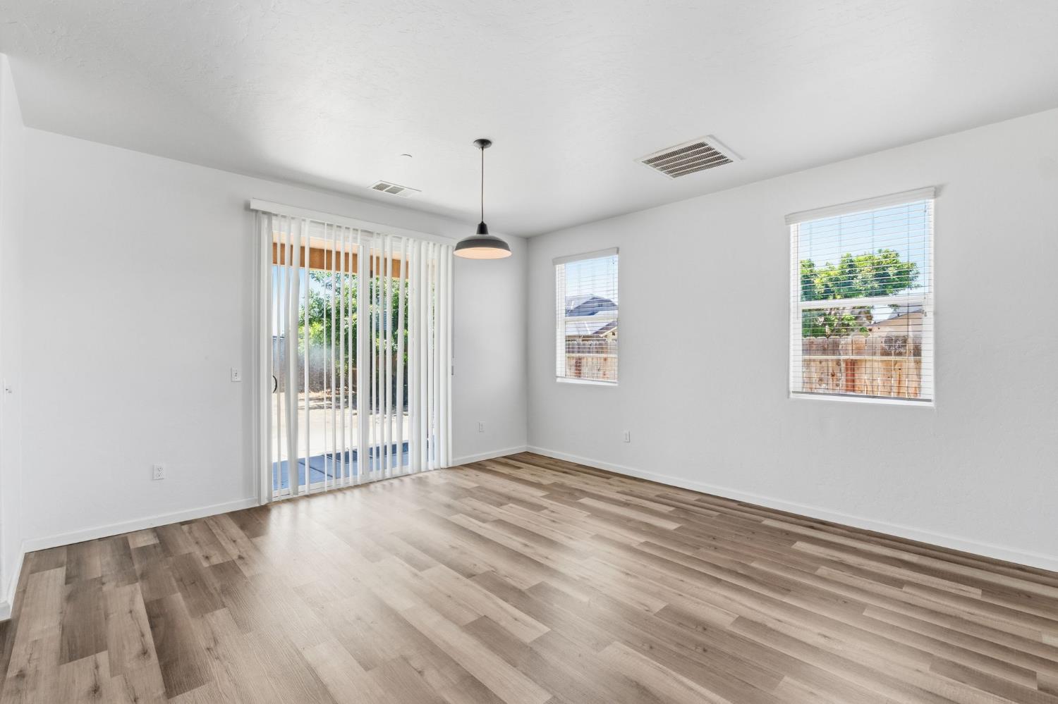 1443 Sidonia St, Hanford, CA 93230