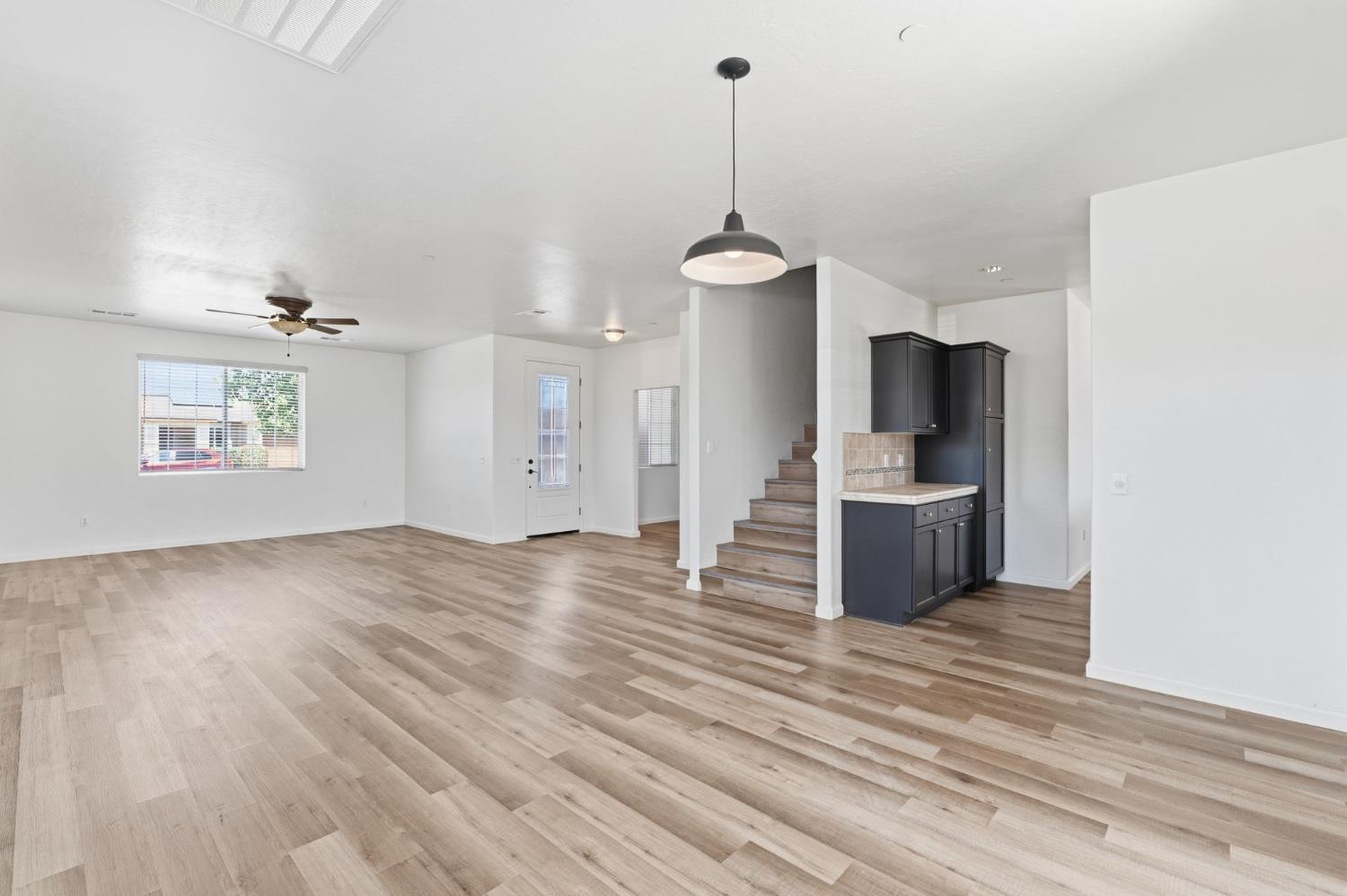 1443 Sidonia St, Hanford, CA 93230
