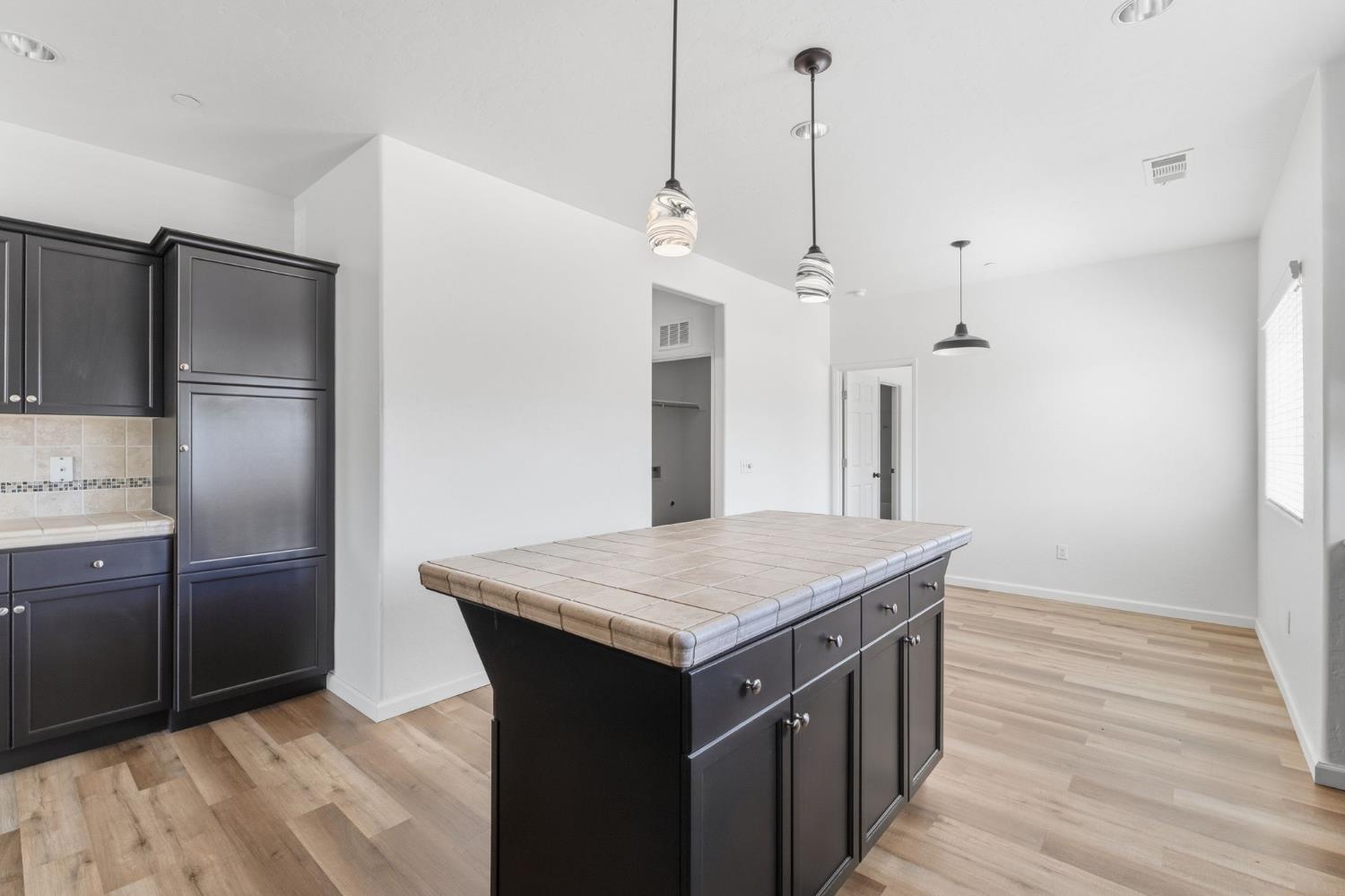1443 Sidonia St, Hanford, CA 93230