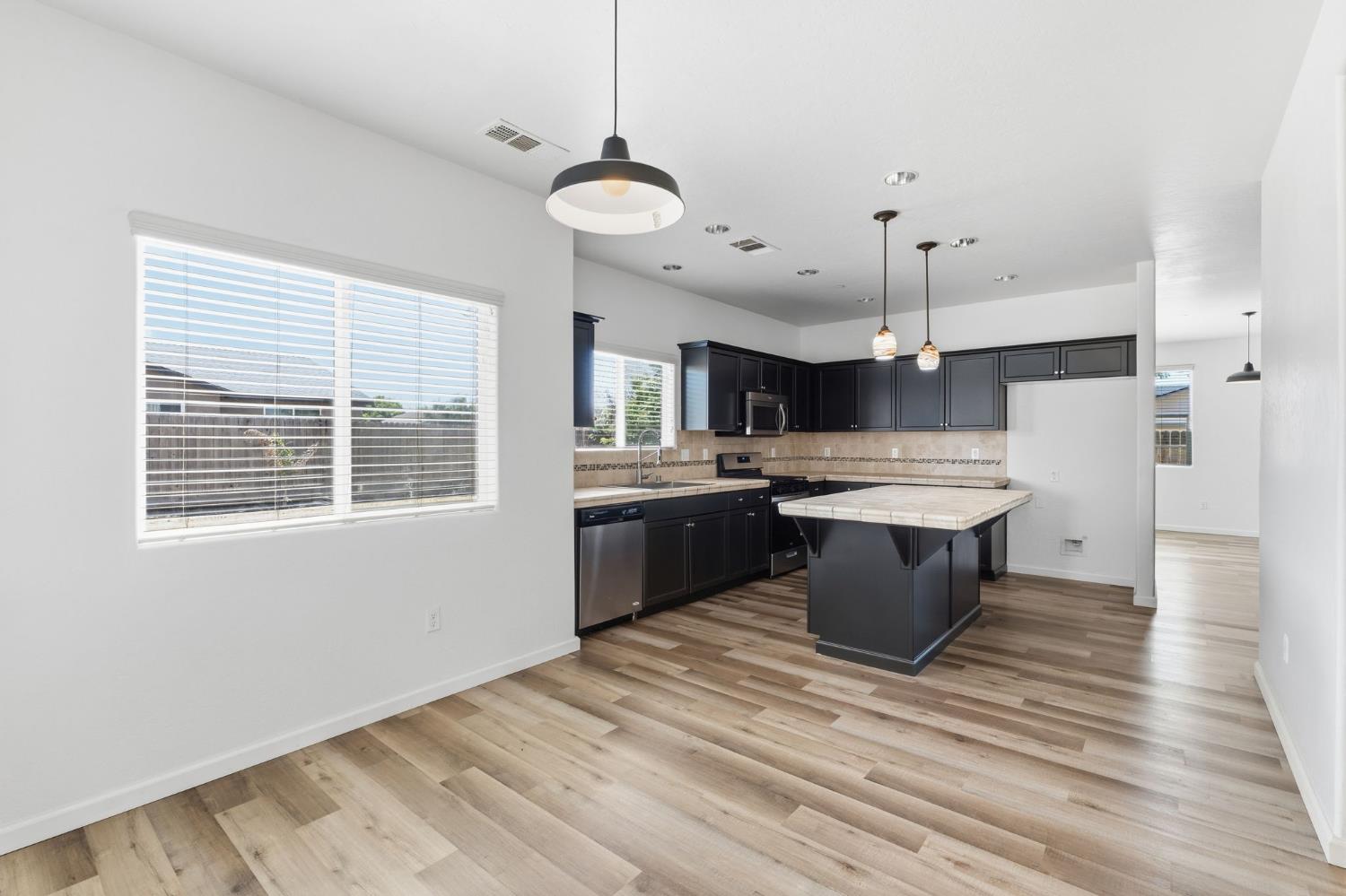 1443 Sidonia St, Hanford, CA 93230