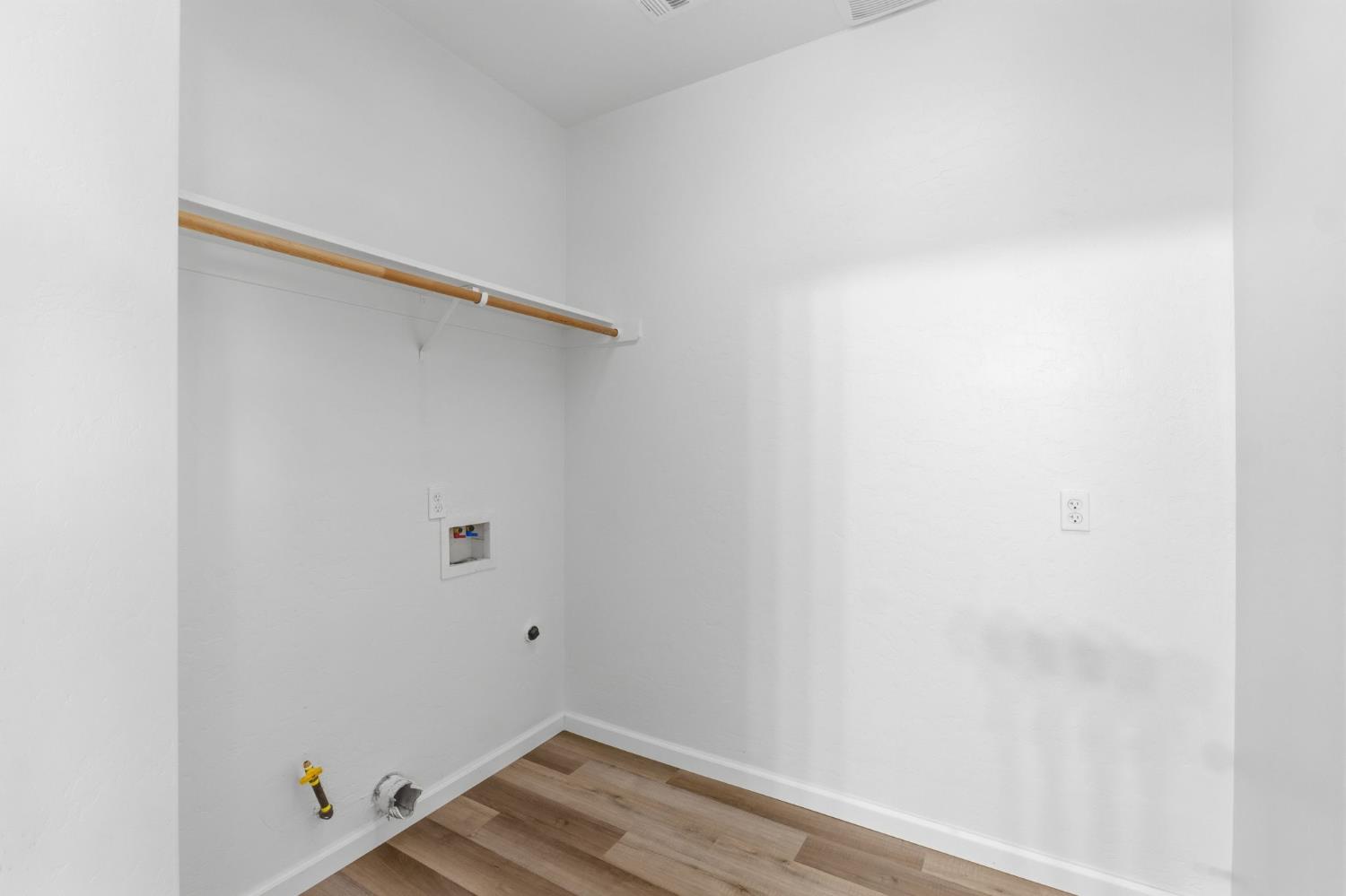 1443 Sidonia St, Hanford, CA 93230
