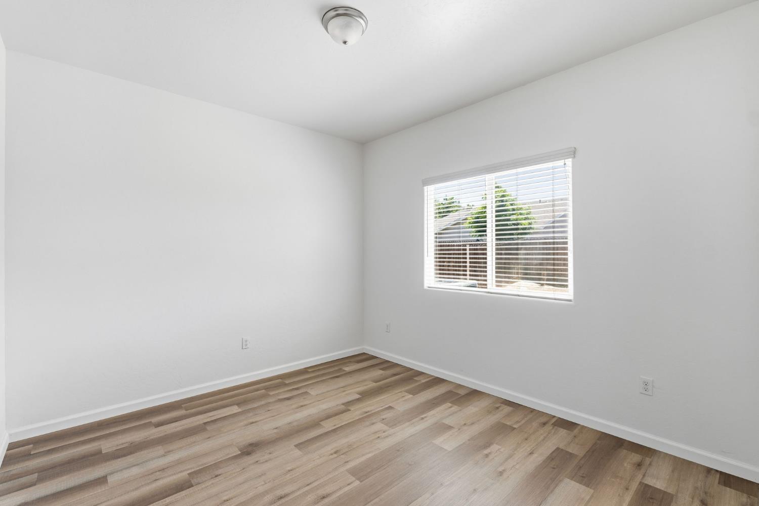 1443 Sidonia St, Hanford, CA 93230