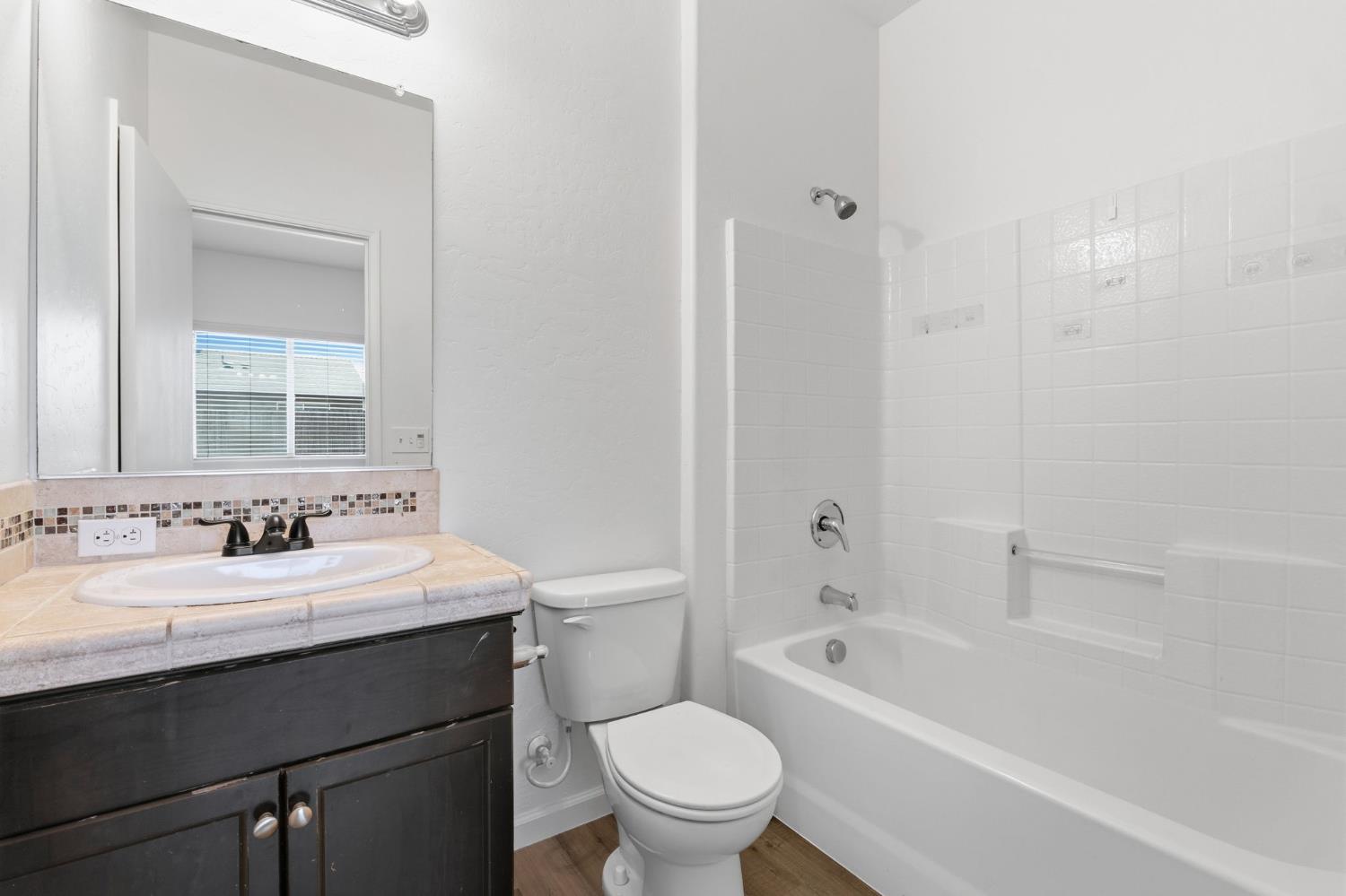 1443 Sidonia St, Hanford, CA 93230