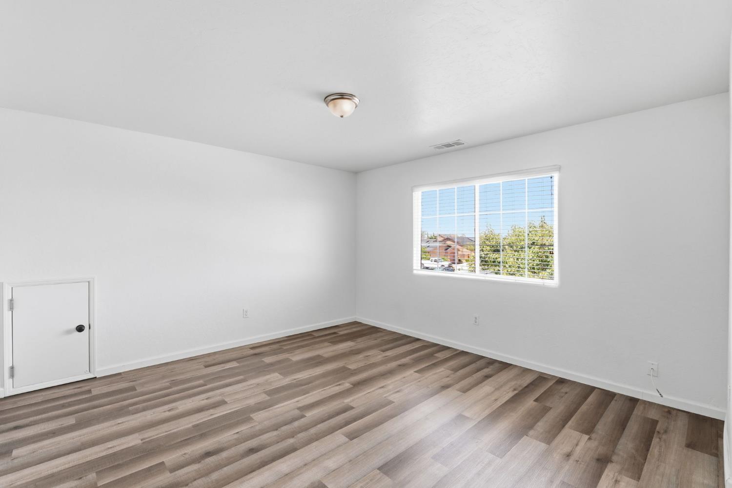 1443 Sidonia St, Hanford, CA 93230
