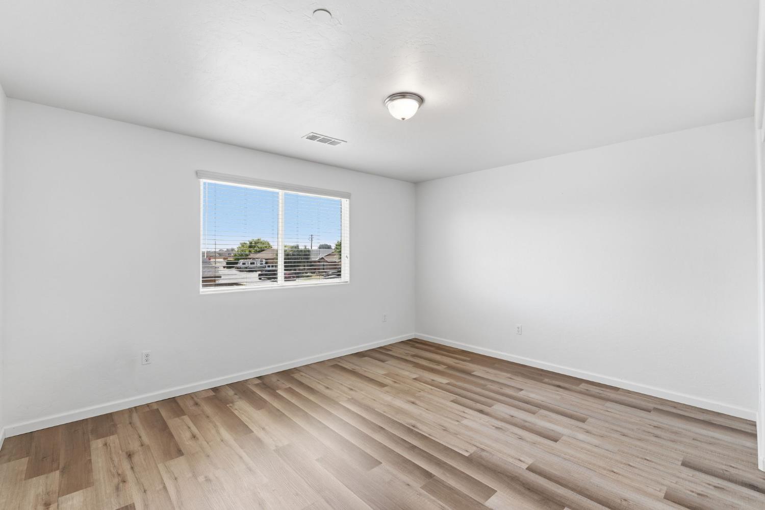 1443 Sidonia St, Hanford, CA 93230