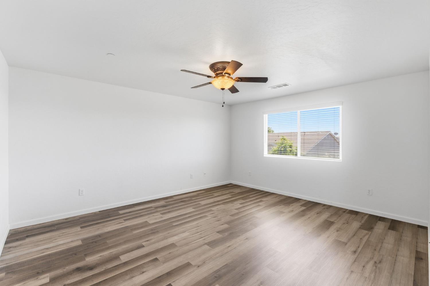 1443 Sidonia St, Hanford, CA 93230
