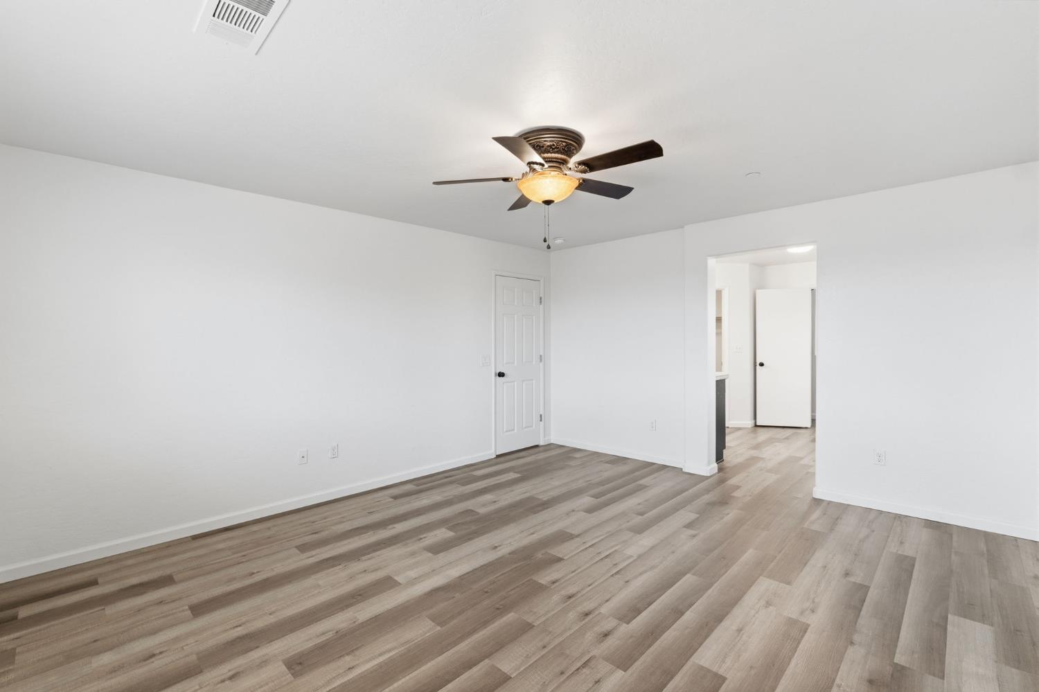 1443 Sidonia St, Hanford, CA 93230