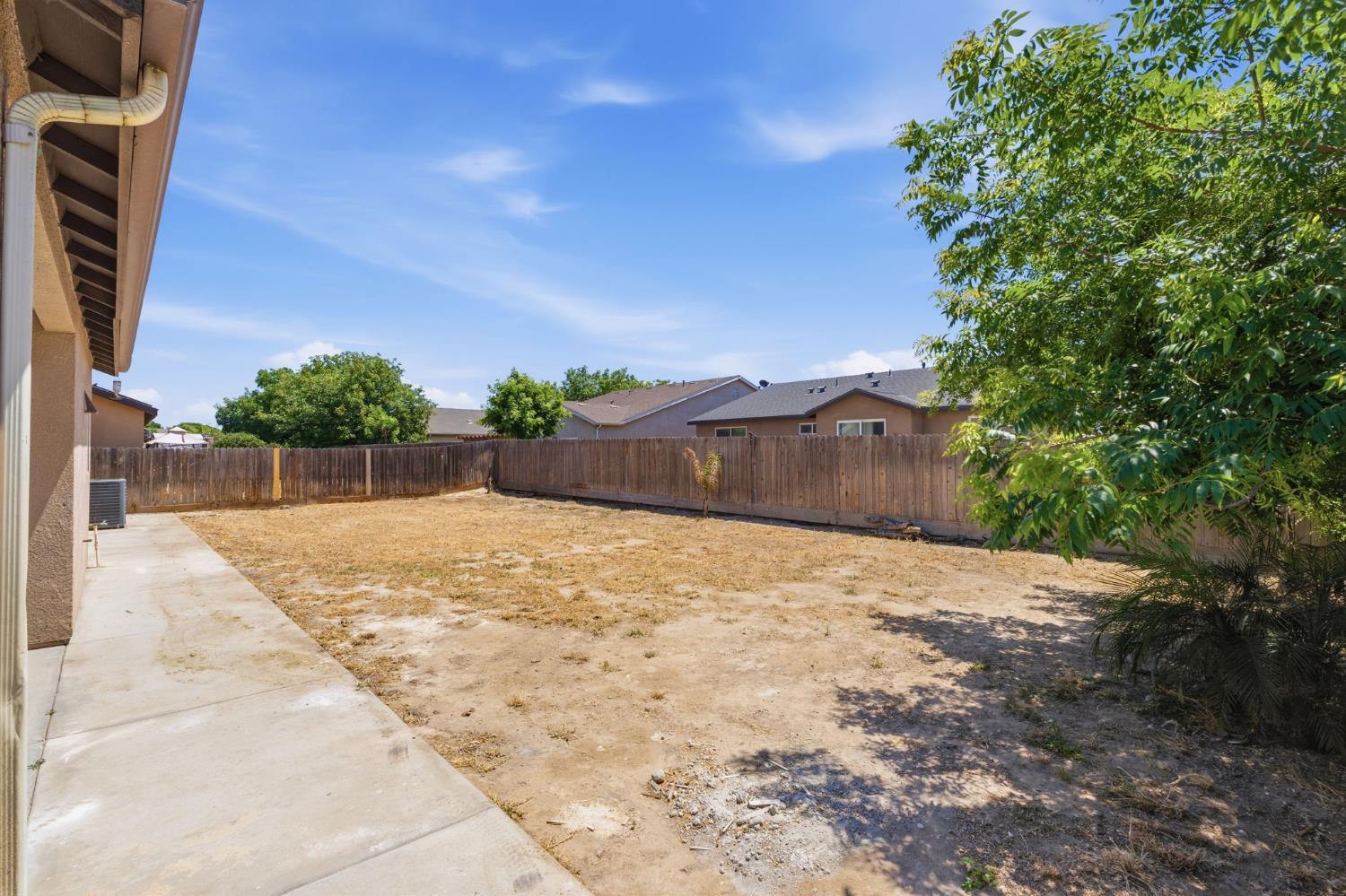 1443 Sidonia St, Hanford, CA 93230