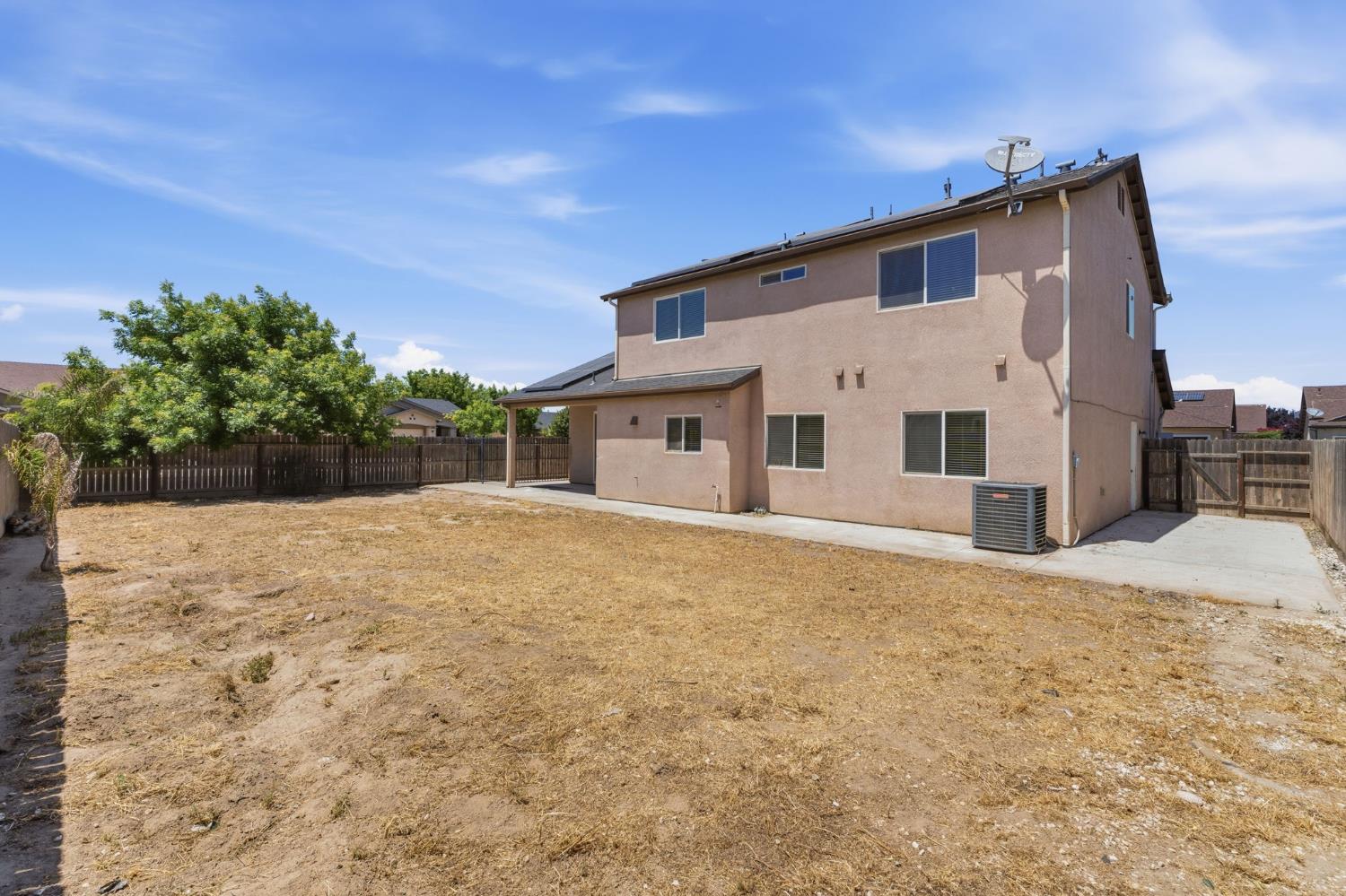 1443 Sidonia St, Hanford, CA 93230