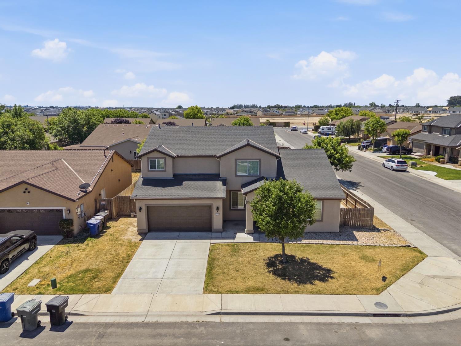 1443 Sidonia St, Hanford, CA 93230