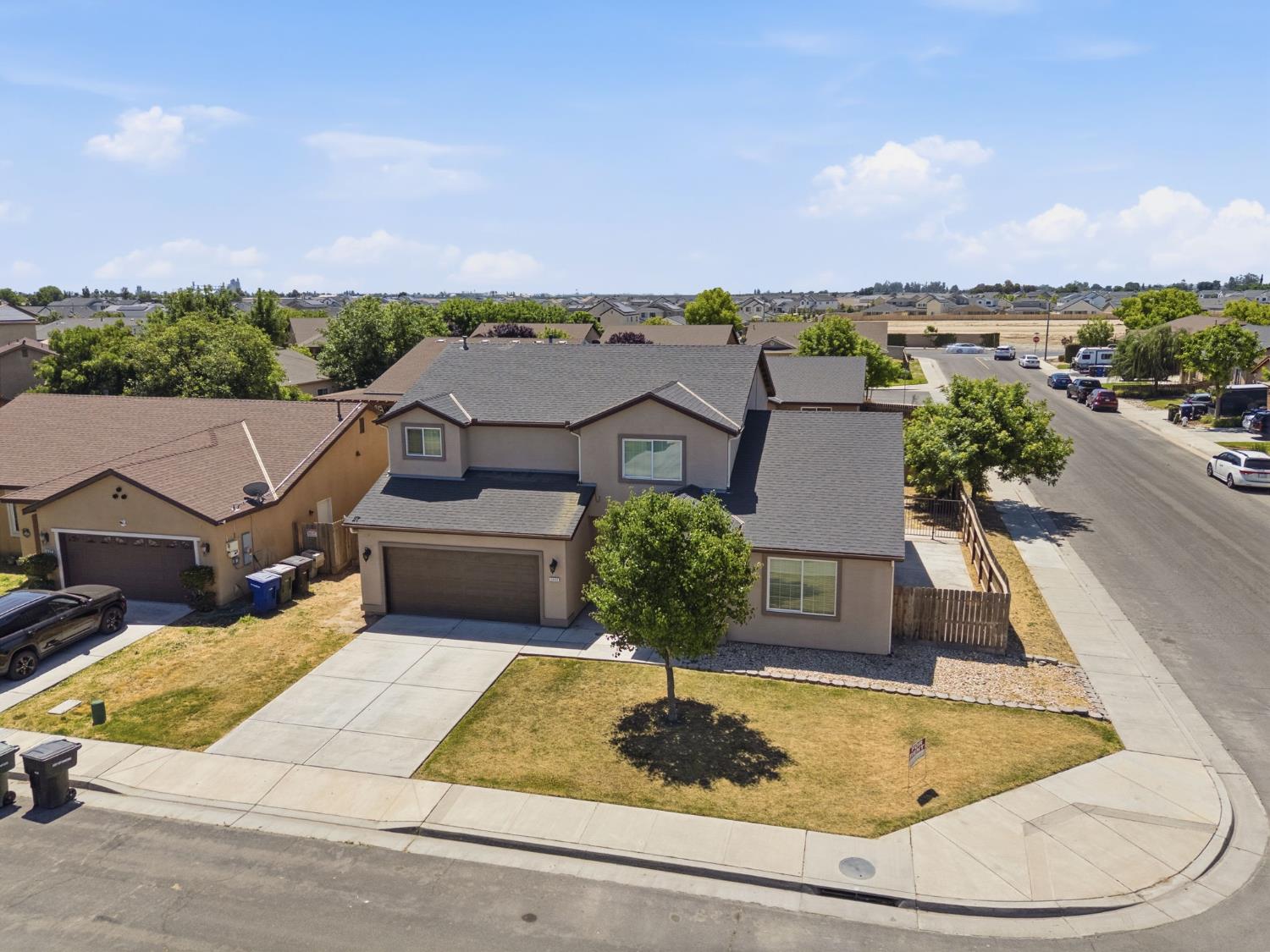 1443 Sidonia St, Hanford, CA 93230