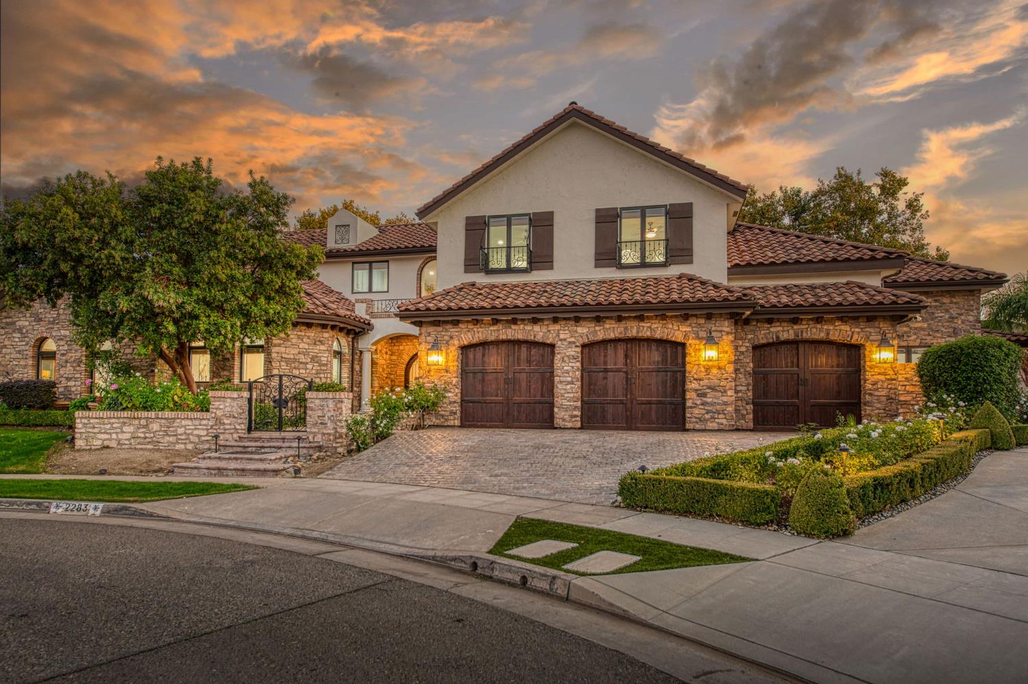 2283 E Sarazen Ave, Fresno, CA 93730