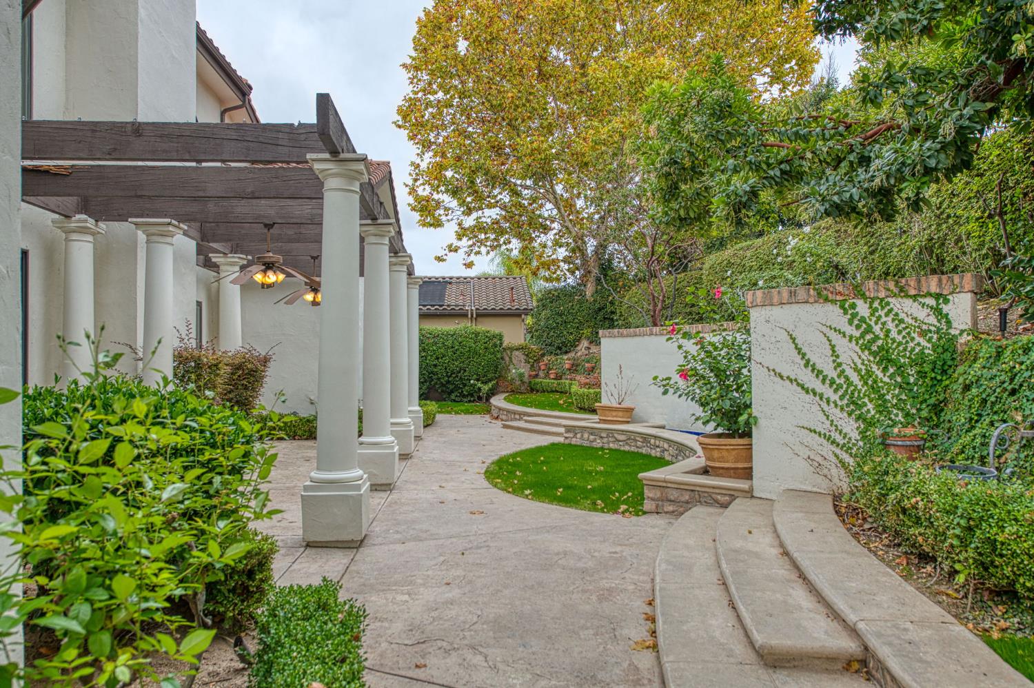 2283 E Sarazen Ave, Fresno, CA 93730