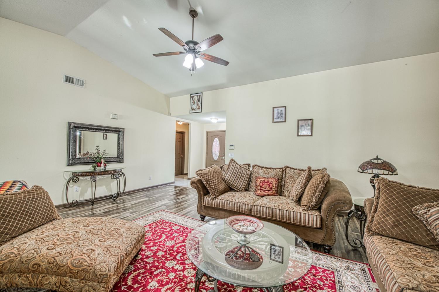 1135 Rafer Johnson Dr, Kingsburg, CA 93631
