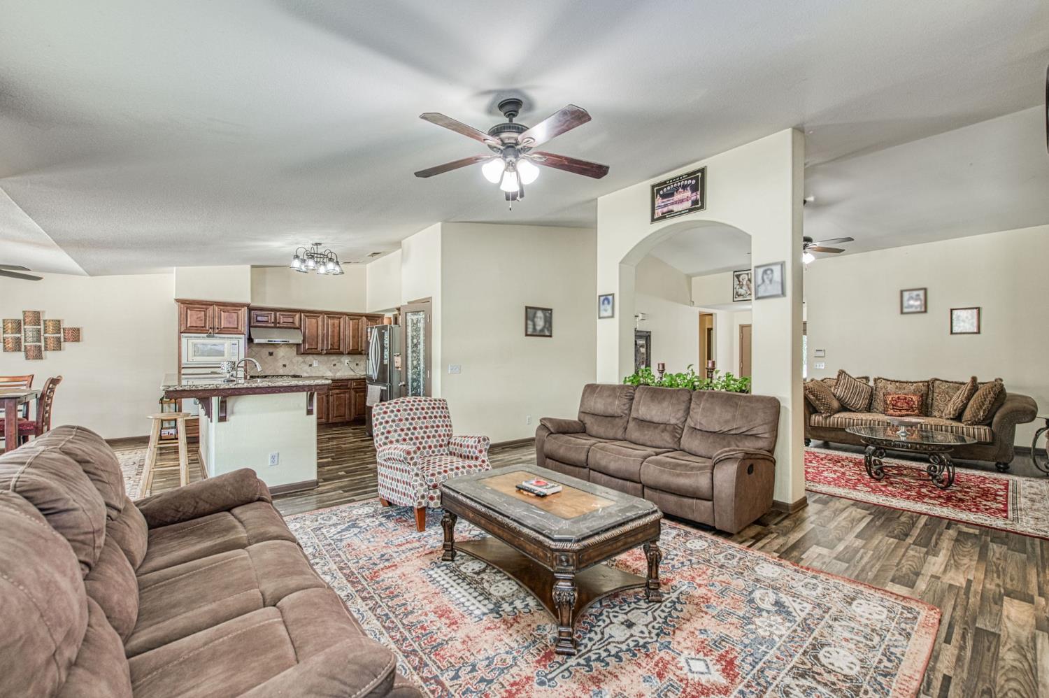 1135 Rafer Johnson Dr, Kingsburg, CA 93631