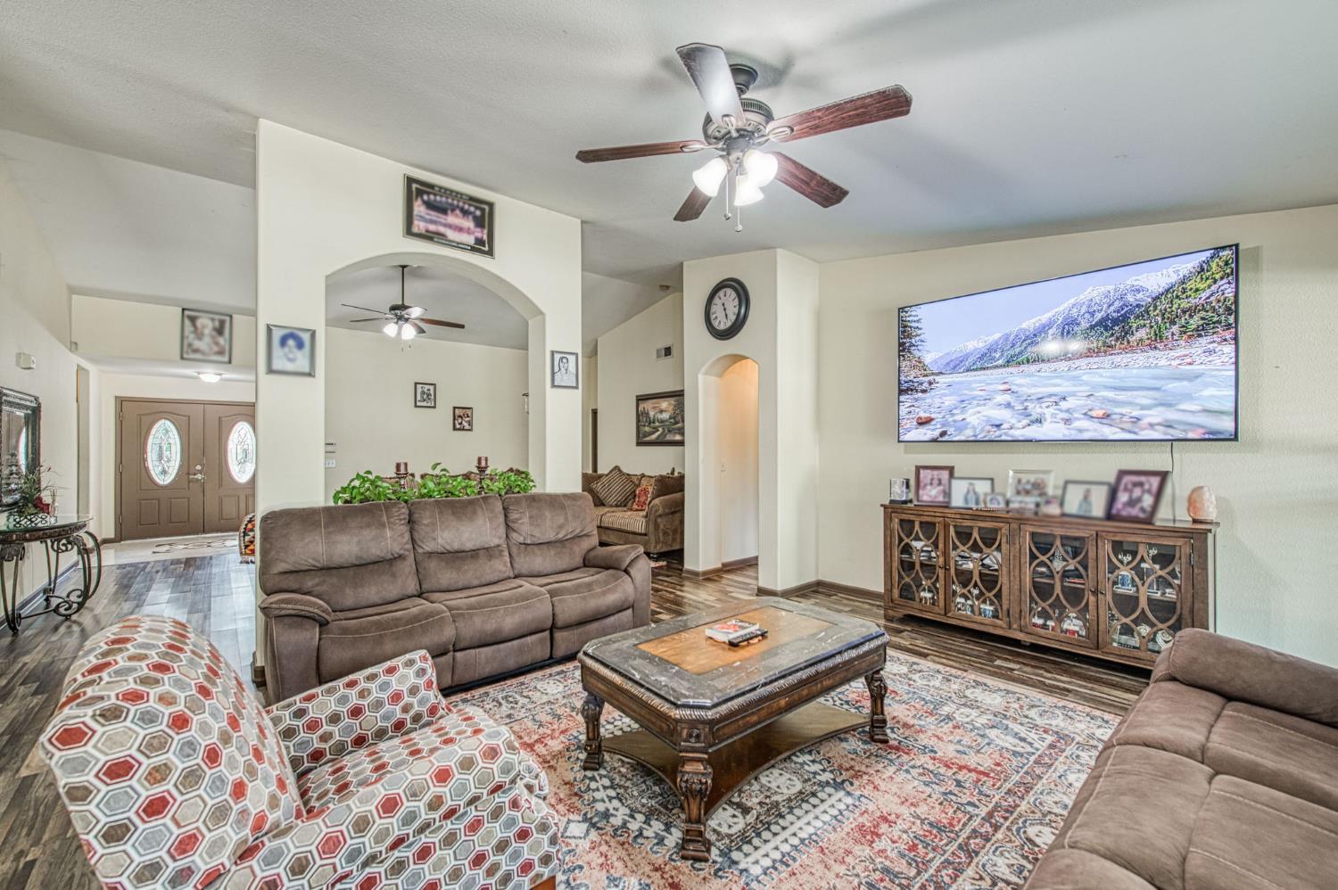 1135 Rafer Johnson Dr, Kingsburg, CA 93631
