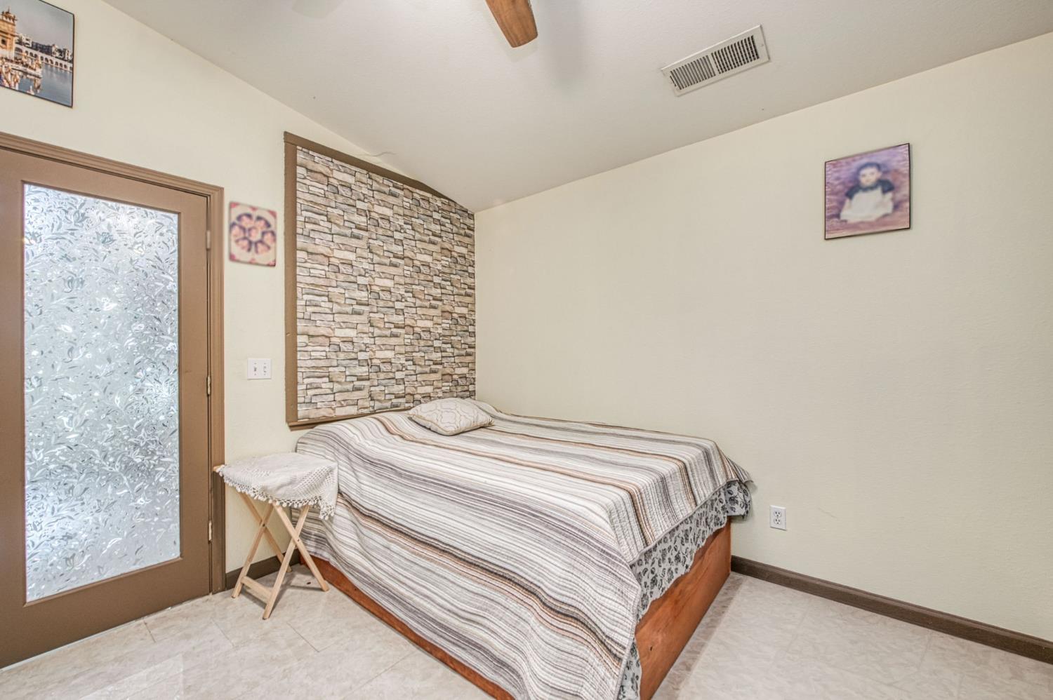 1135 Rafer Johnson Dr, Kingsburg, CA 93631
