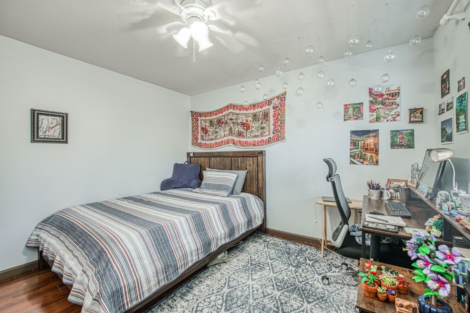 1135 Rafer Johnson Dr, Kingsburg, CA 93631