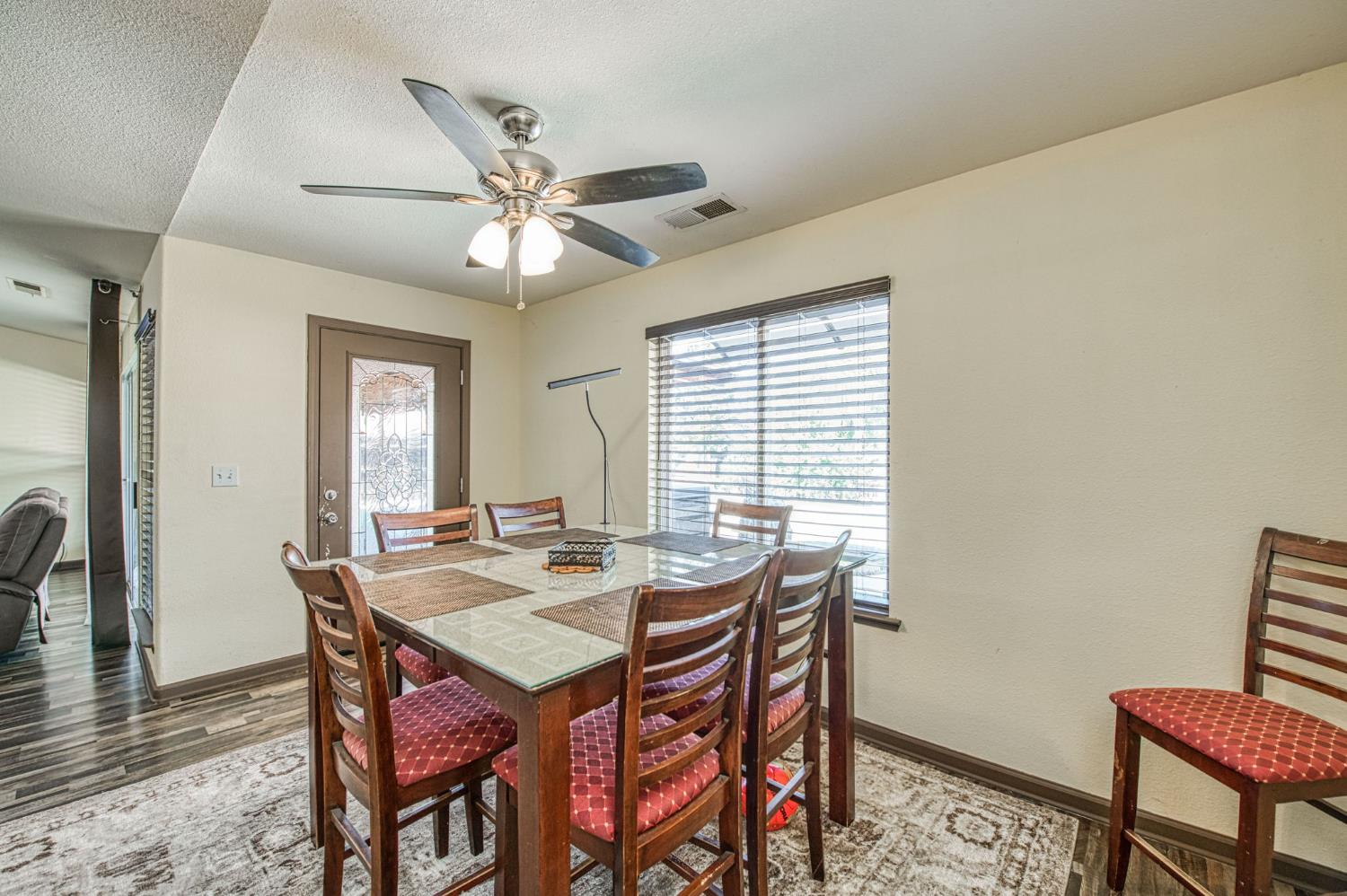 1135 Rafer Johnson Dr, Kingsburg, CA 93631