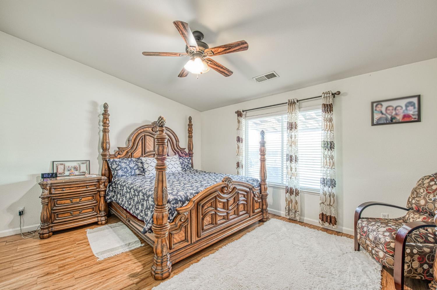 1135 Rafer Johnson Dr, Kingsburg, CA 93631