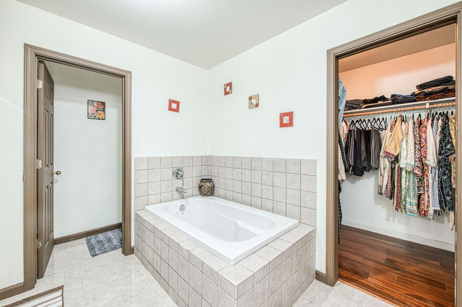 1135 Rafer Johnson Dr, Kingsburg, CA 93631