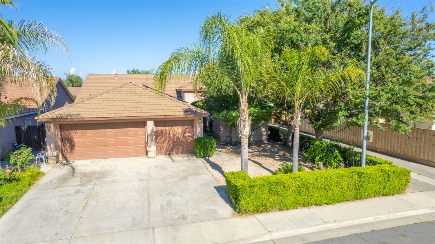 1135 Rafer Johnson Dr, Kingsburg, CA 93631