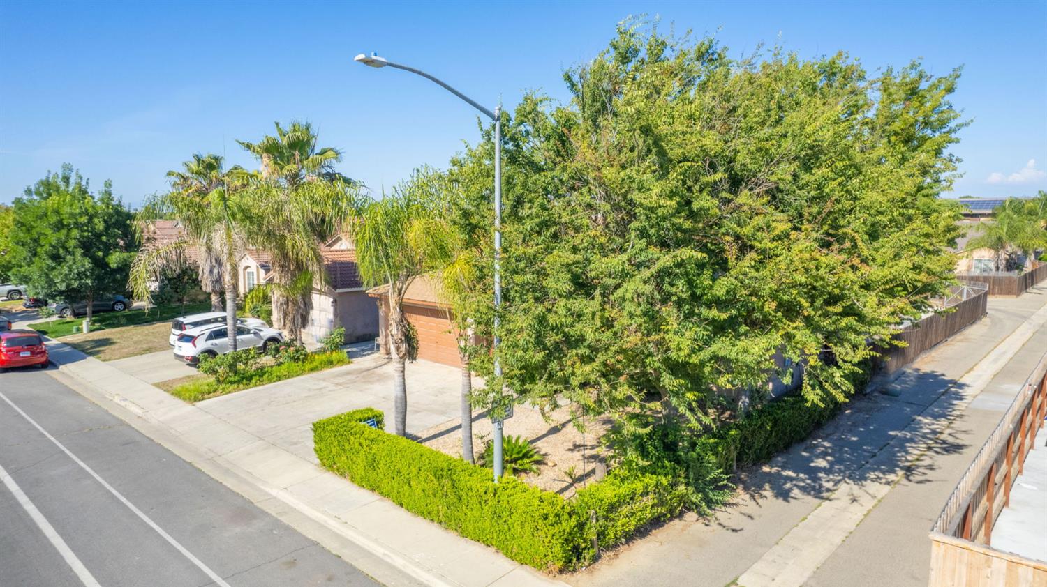 1135 Rafer Johnson Dr, Kingsburg, CA 93631