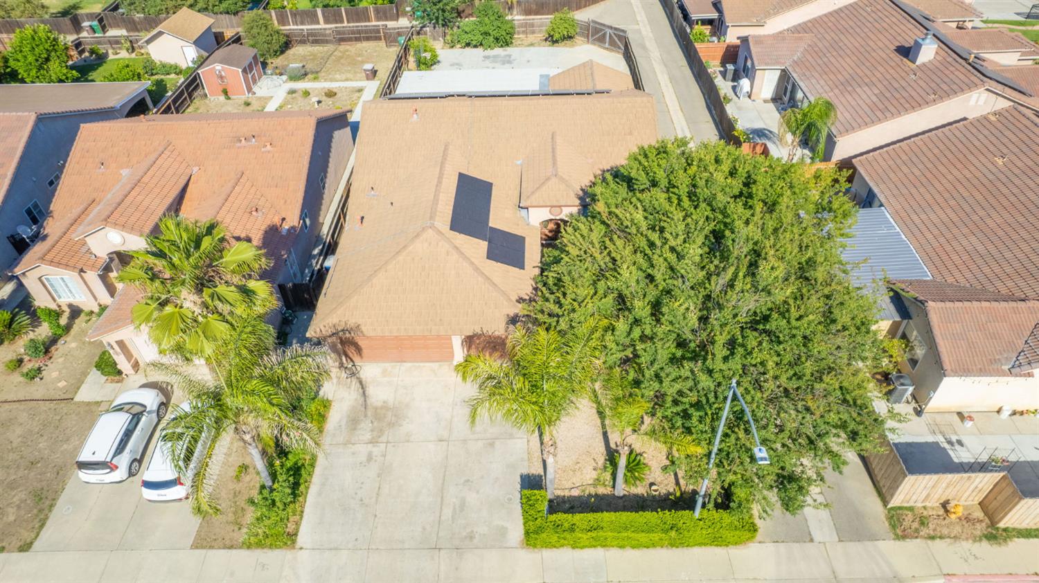 1135 Rafer Johnson Dr, Kingsburg, CA 93631