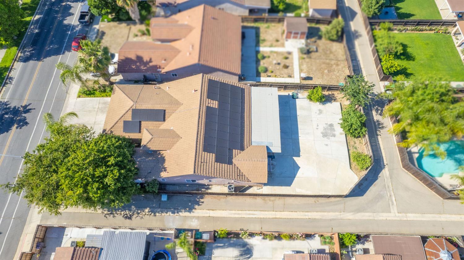 1135 Rafer Johnson Dr, Kingsburg, CA 93631