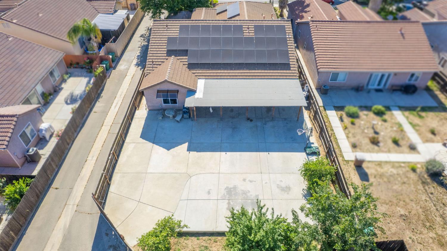 1135 Rafer Johnson Dr, Kingsburg, CA 93631