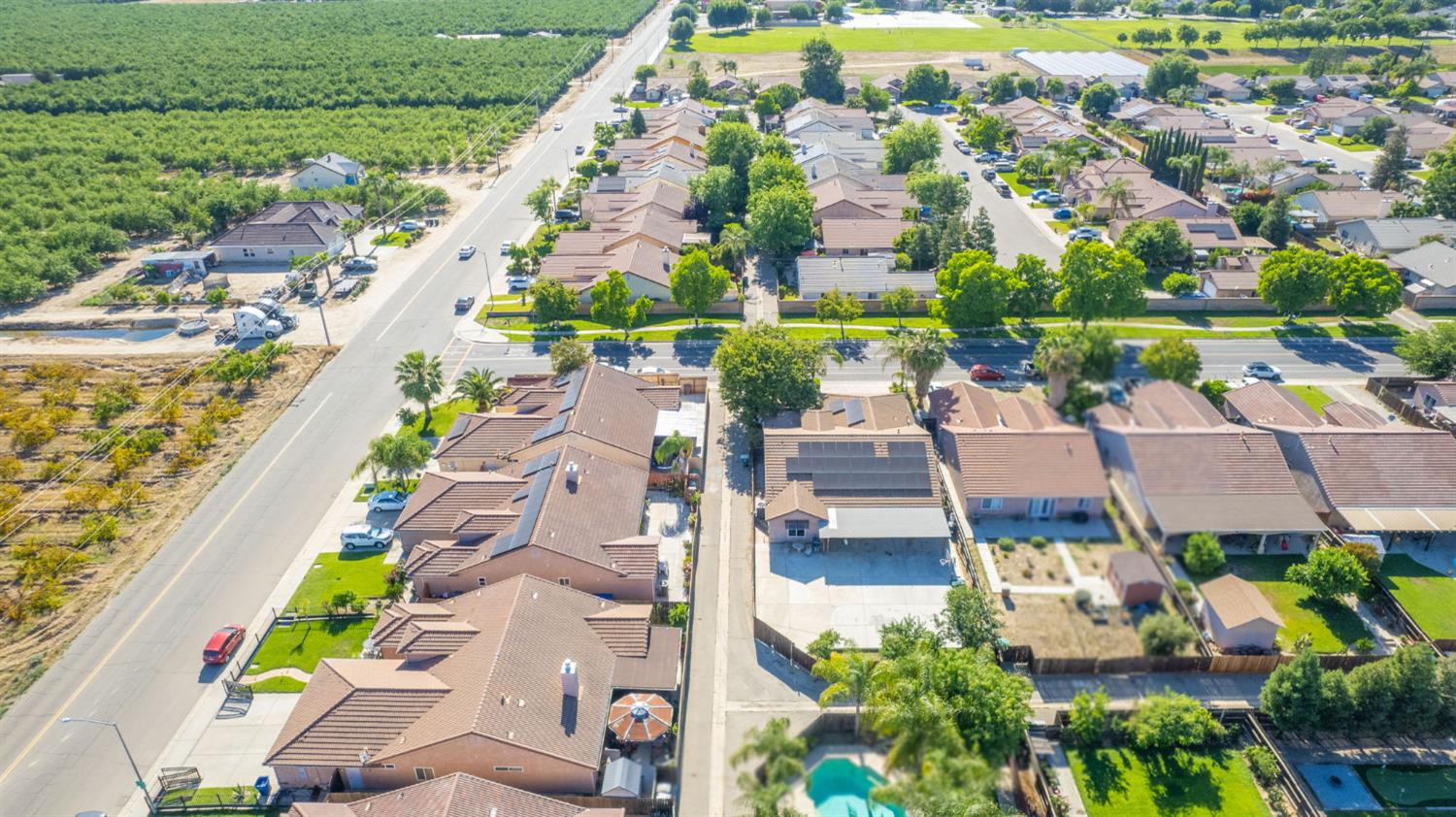 1135 Rafer Johnson Dr, Kingsburg, CA 93631