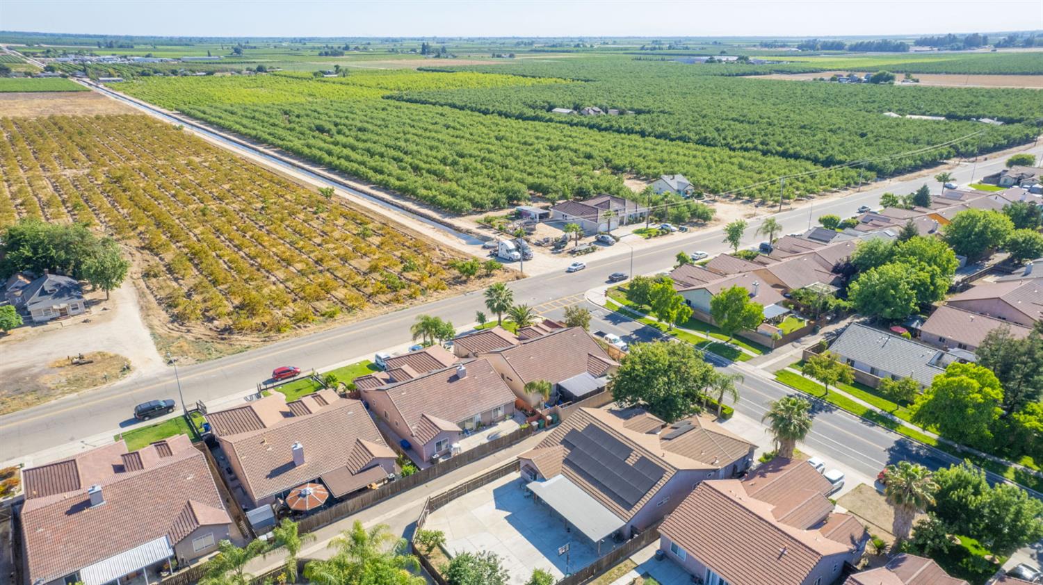 1135 Rafer Johnson Dr, Kingsburg, CA 93631