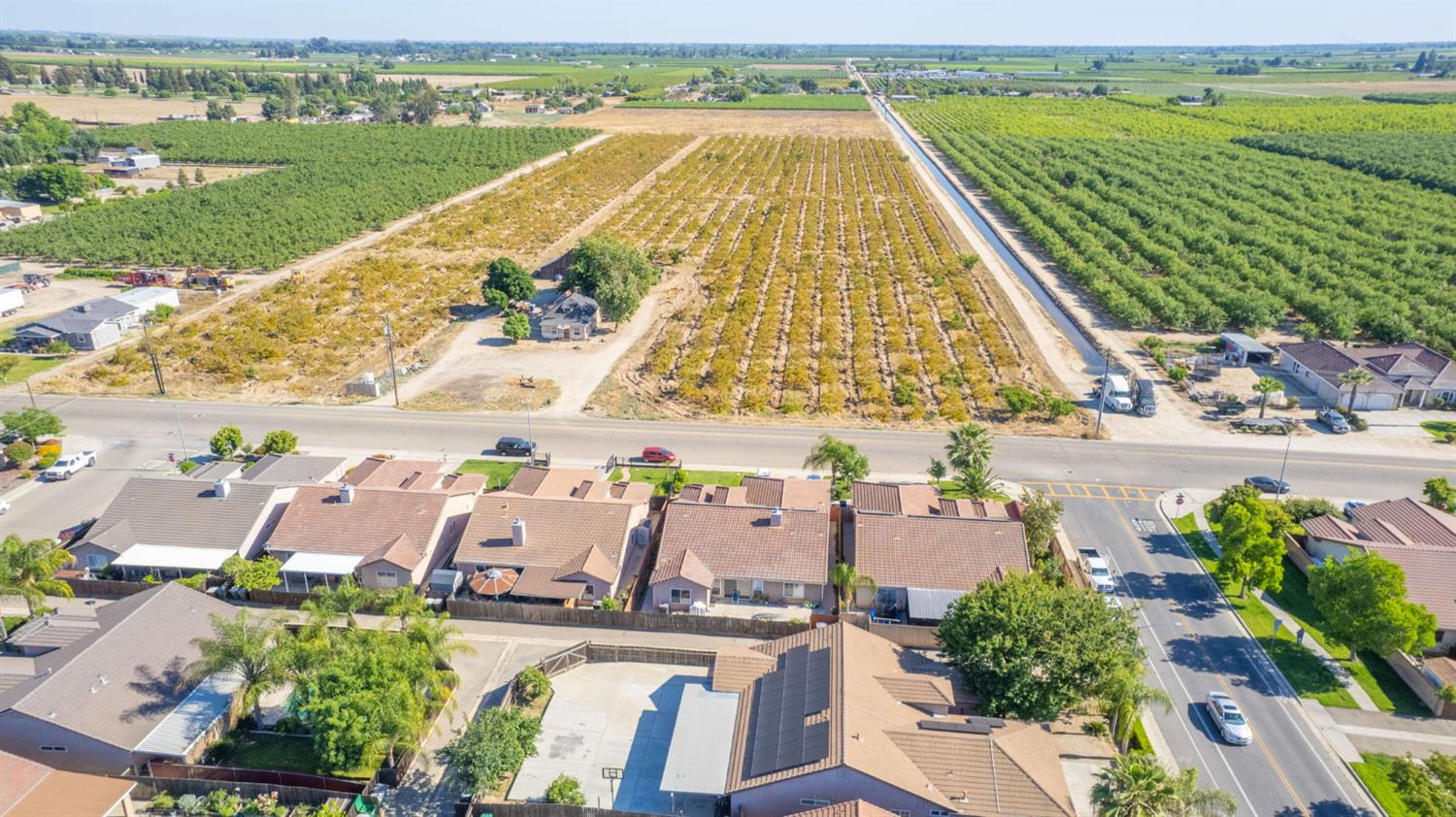 1135 Rafer Johnson Dr, Kingsburg, CA 93631