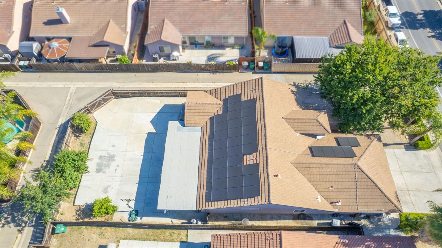1135 Rafer Johnson Dr, Kingsburg, CA 93631