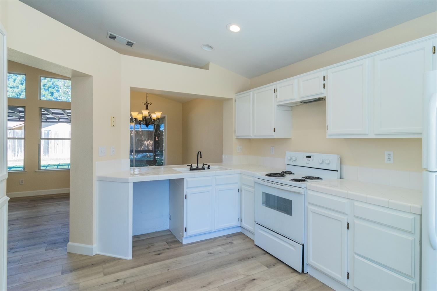 7771 N Baird Ave, Fresno, CA 93720